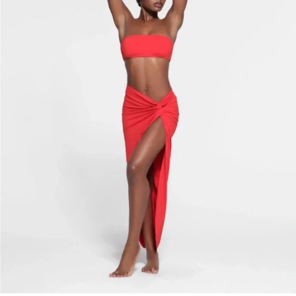 SKIMS ❤️ Sarong High Slip Swim Cover Medium Ruby Red NWOT - Picture 2 of 7